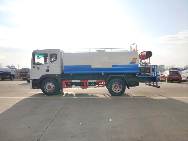 國六東風D9 15方噴霧車