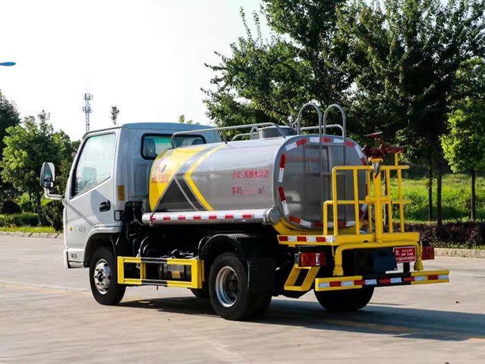 國(guó)六藍(lán)牌凱馬3方灑水車